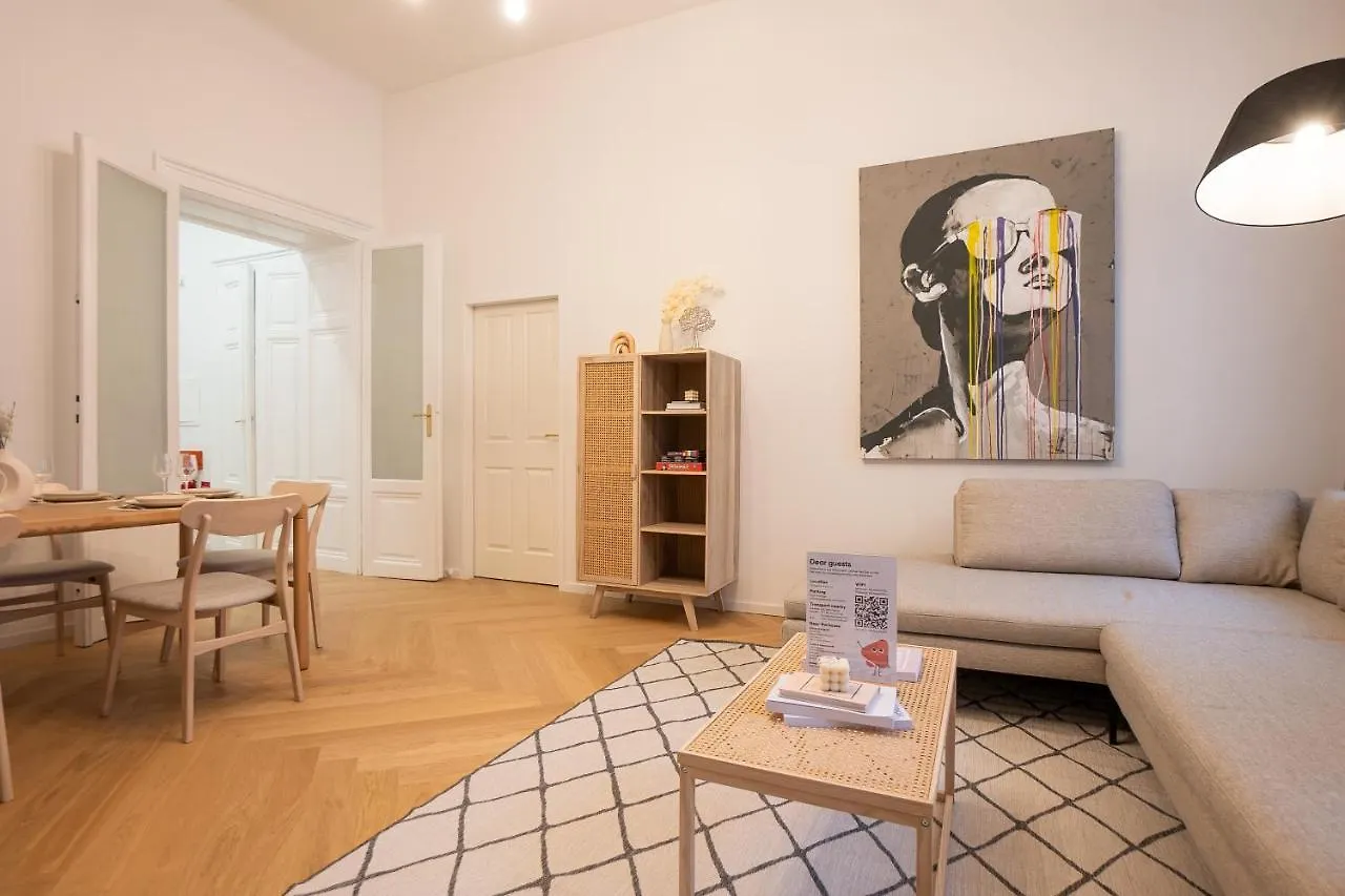Apartment Spacious 110М2 Flat In The City Center Vienna