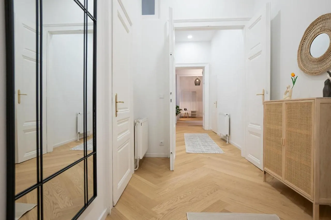 Spacious 110М2 Flat In The City Center Vienna