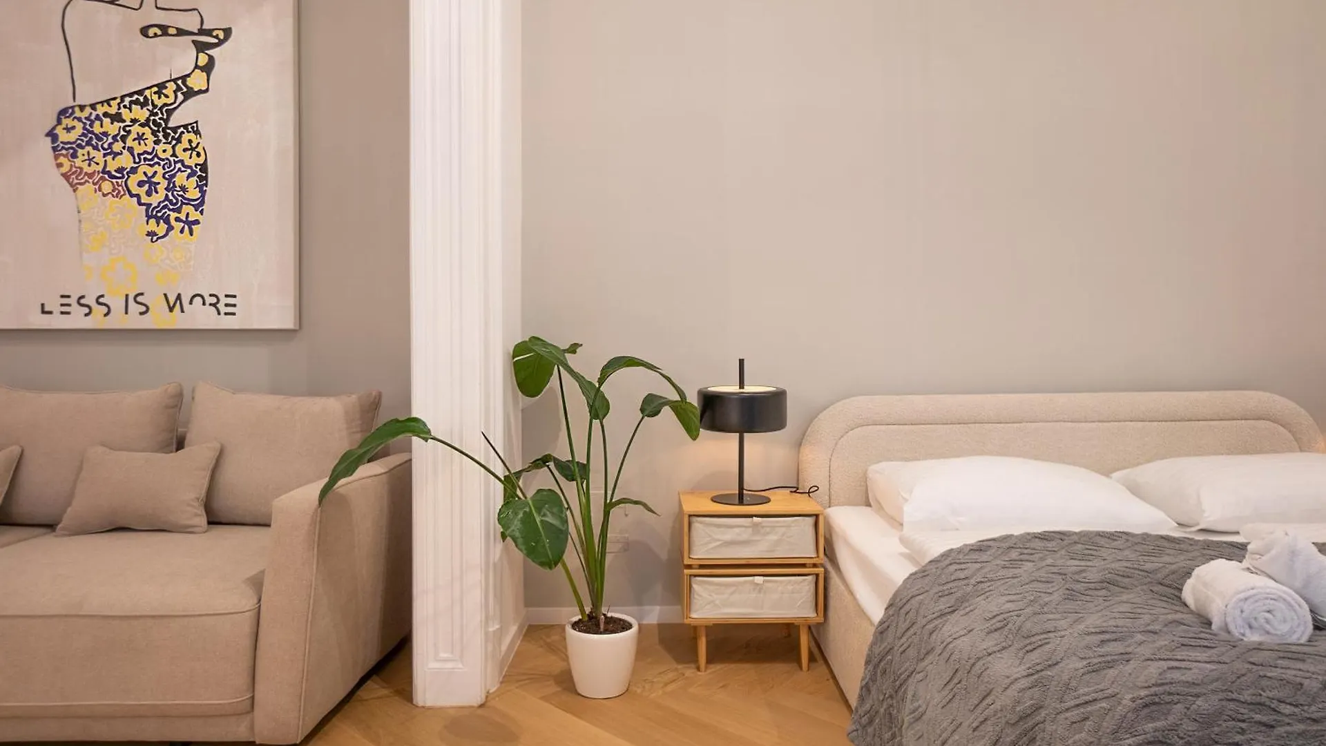 וינה Spacious 110М2 Flat In The City Center