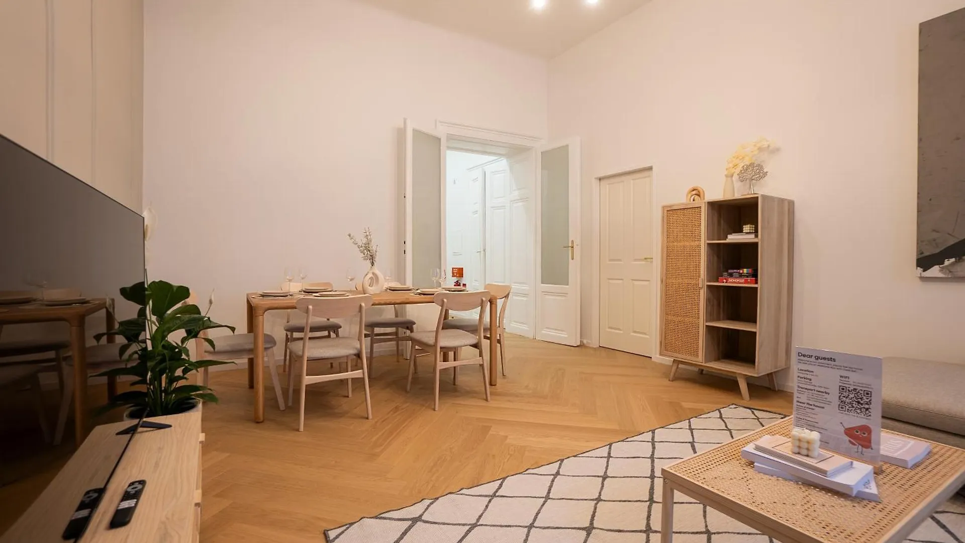 Spacious 110М2 Flat In The City Center Vienna 0*,