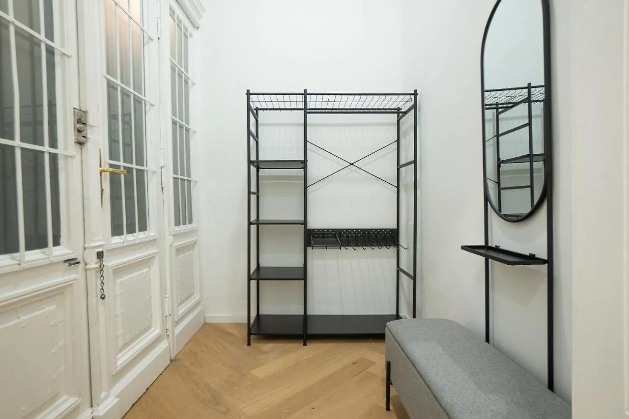 Spacious 110М2 Flat In The City Center Wien Apartment