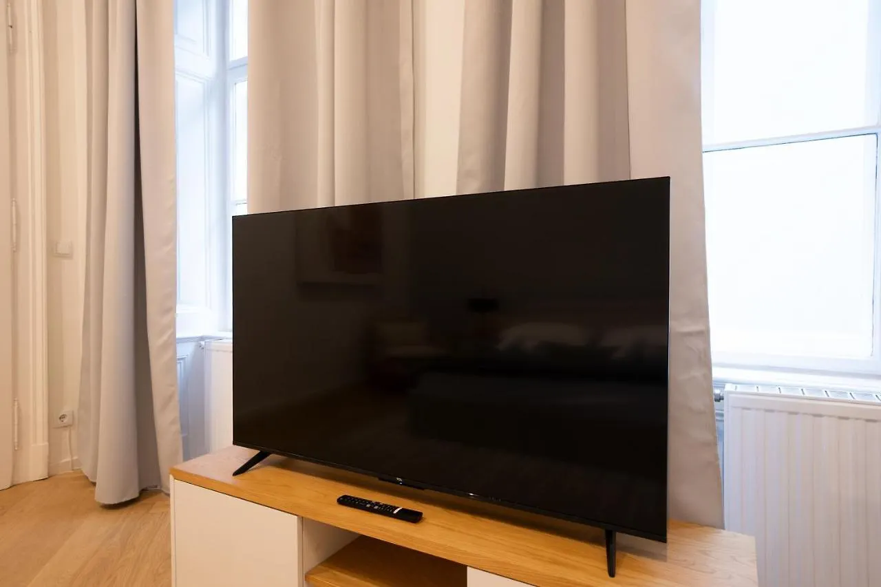 Spacious 110М2 Flat In The City Center Wien 0*,