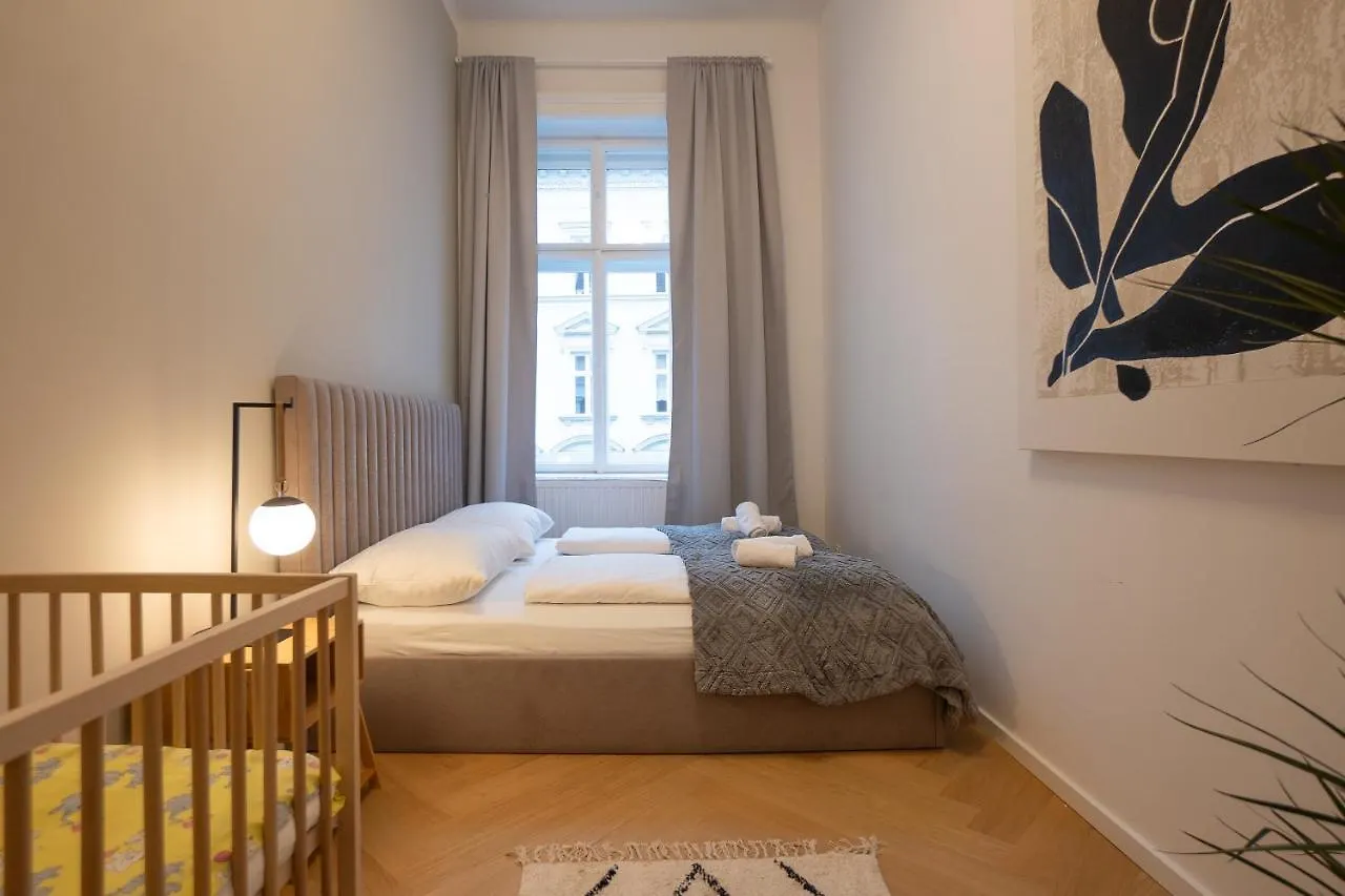 Apartment Spacious 110М2 Flat In The City Center Wien