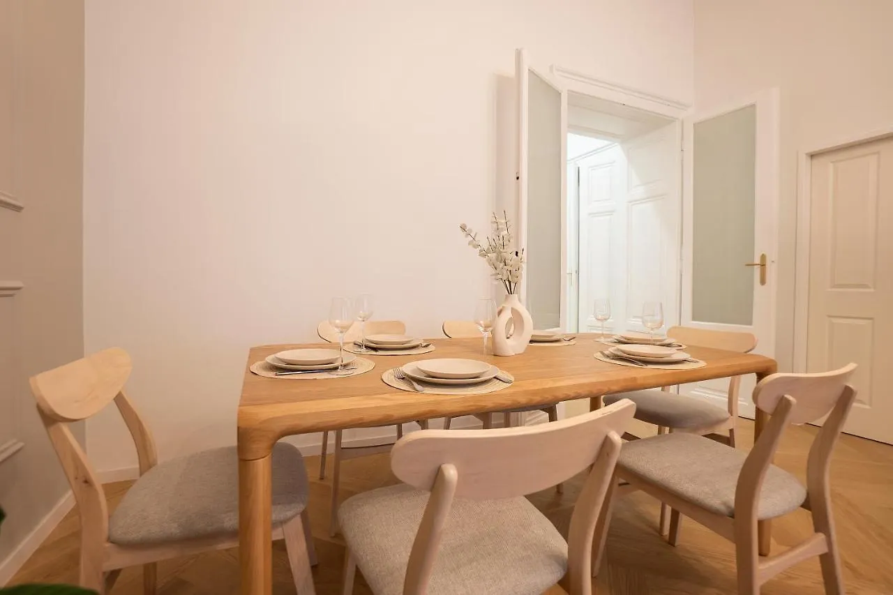 Apartment Spacious 110М2 Flat In The City Center Wien