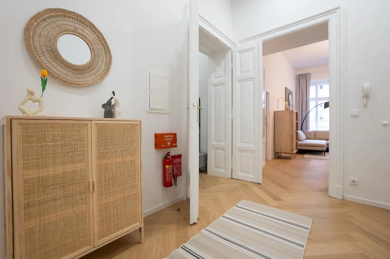 Spacious 110М2 Flat In The City Center Wien