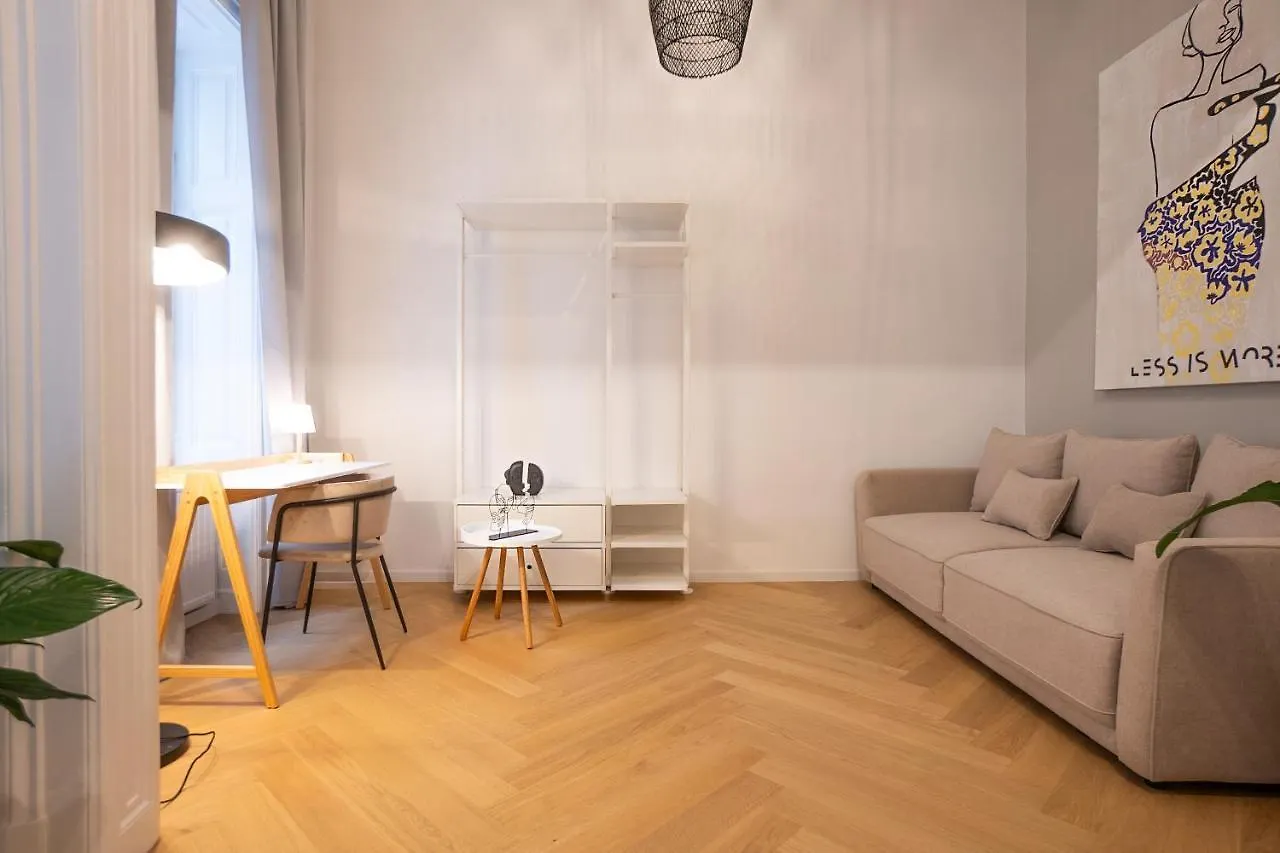 Spacious 110М2 Flat In The City Center Wien