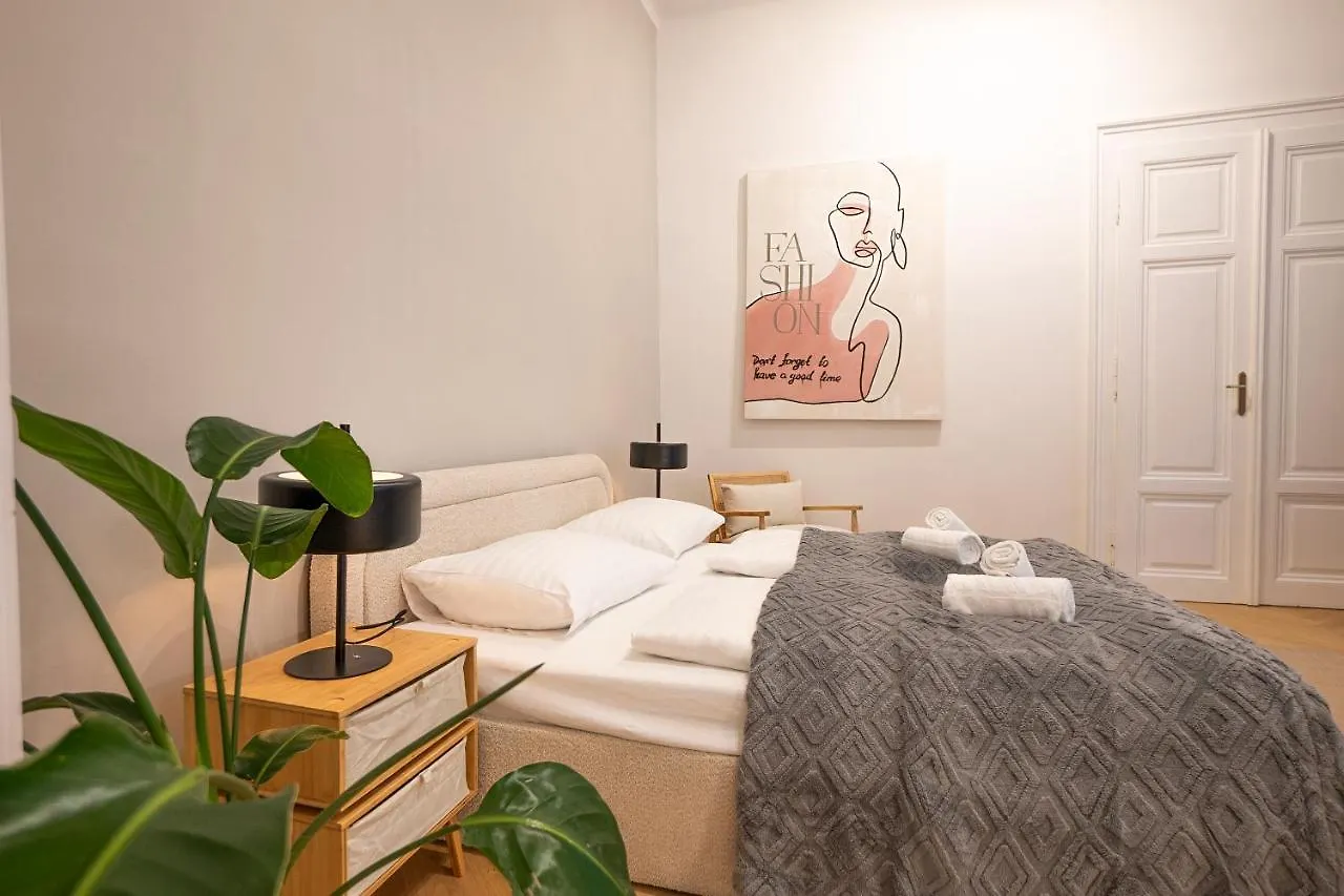 Apartment Spacious 110М2 Flat In The City Center Wien