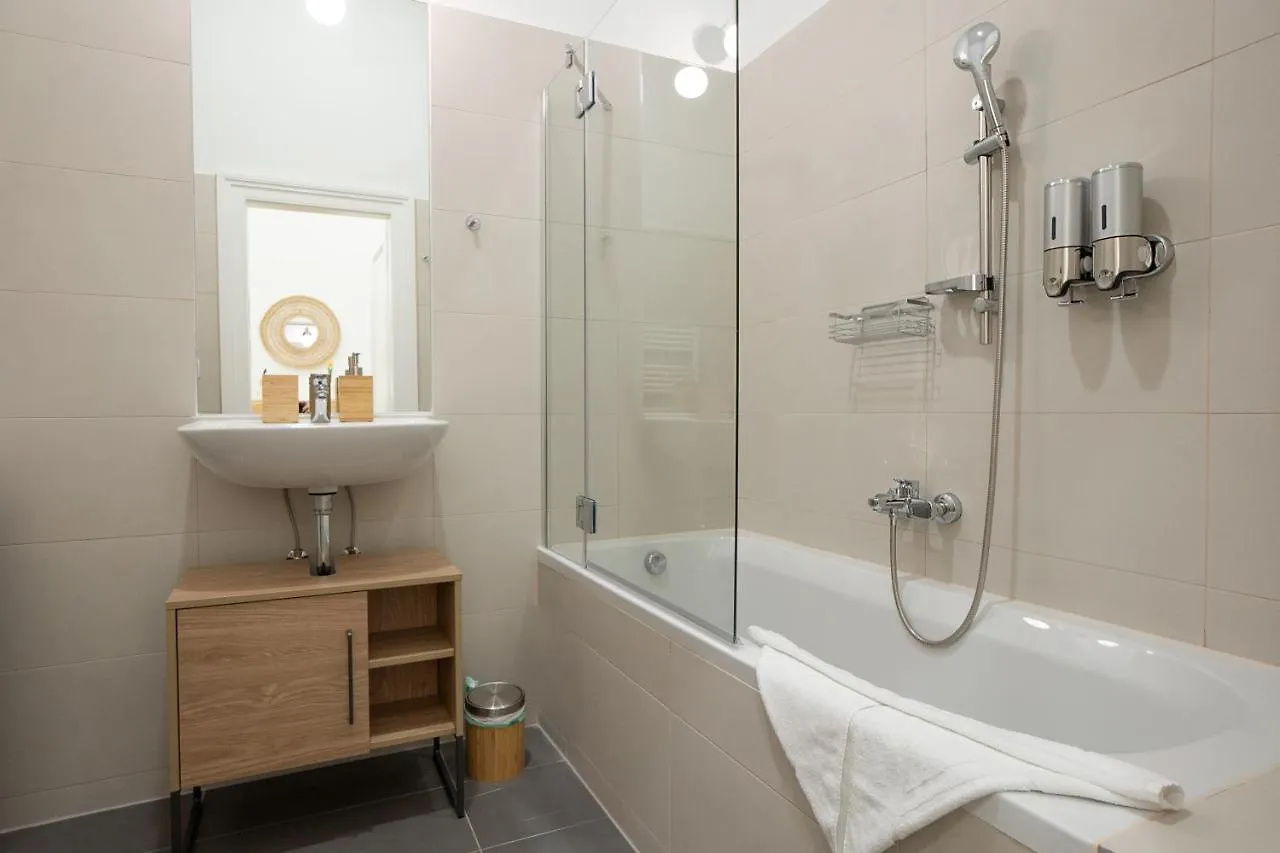 Spacious 110М2 Flat In The City Center Wien
