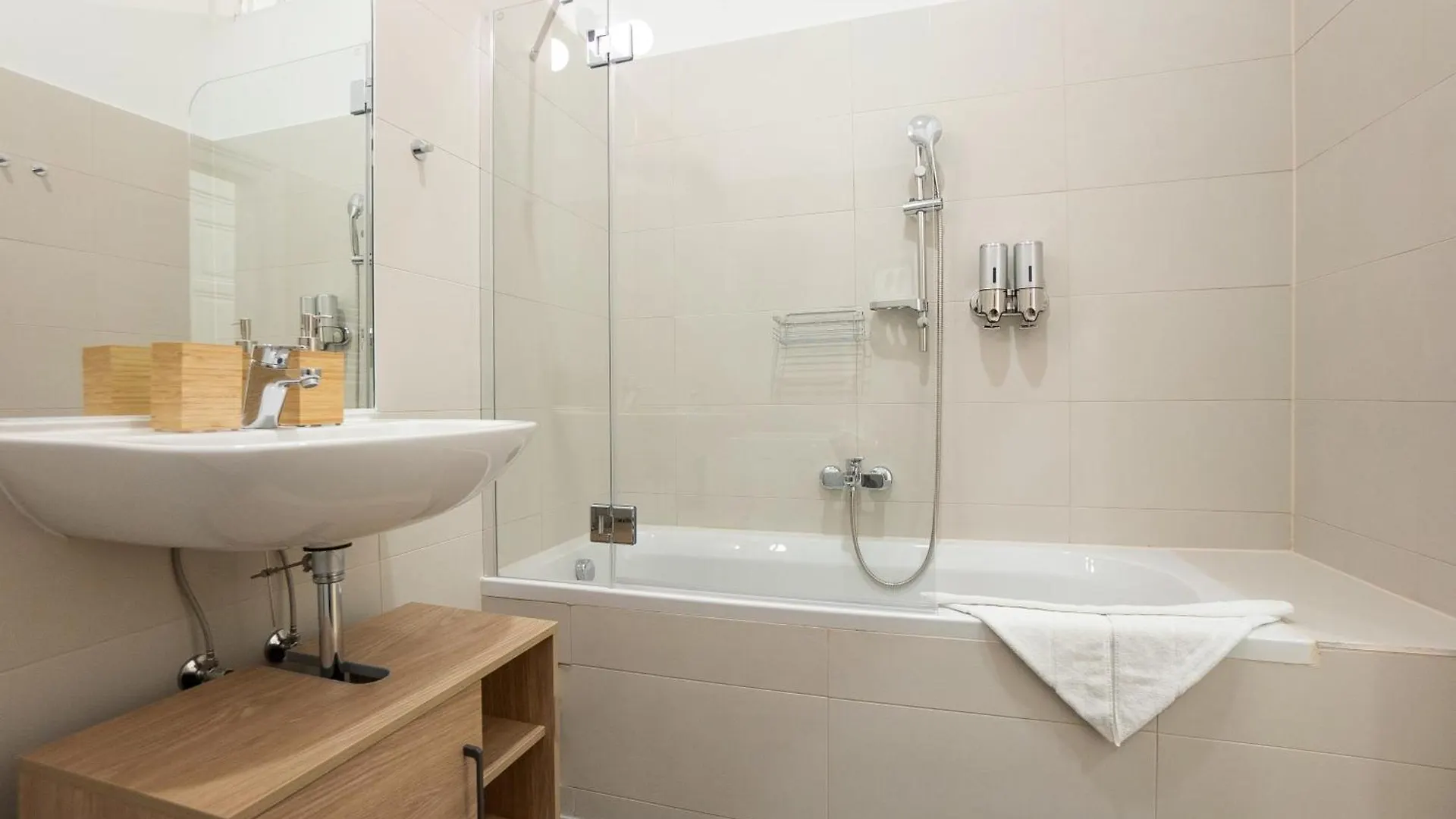 Spacious 110М2 Flat In The City Center Wien 0*,  Österreich