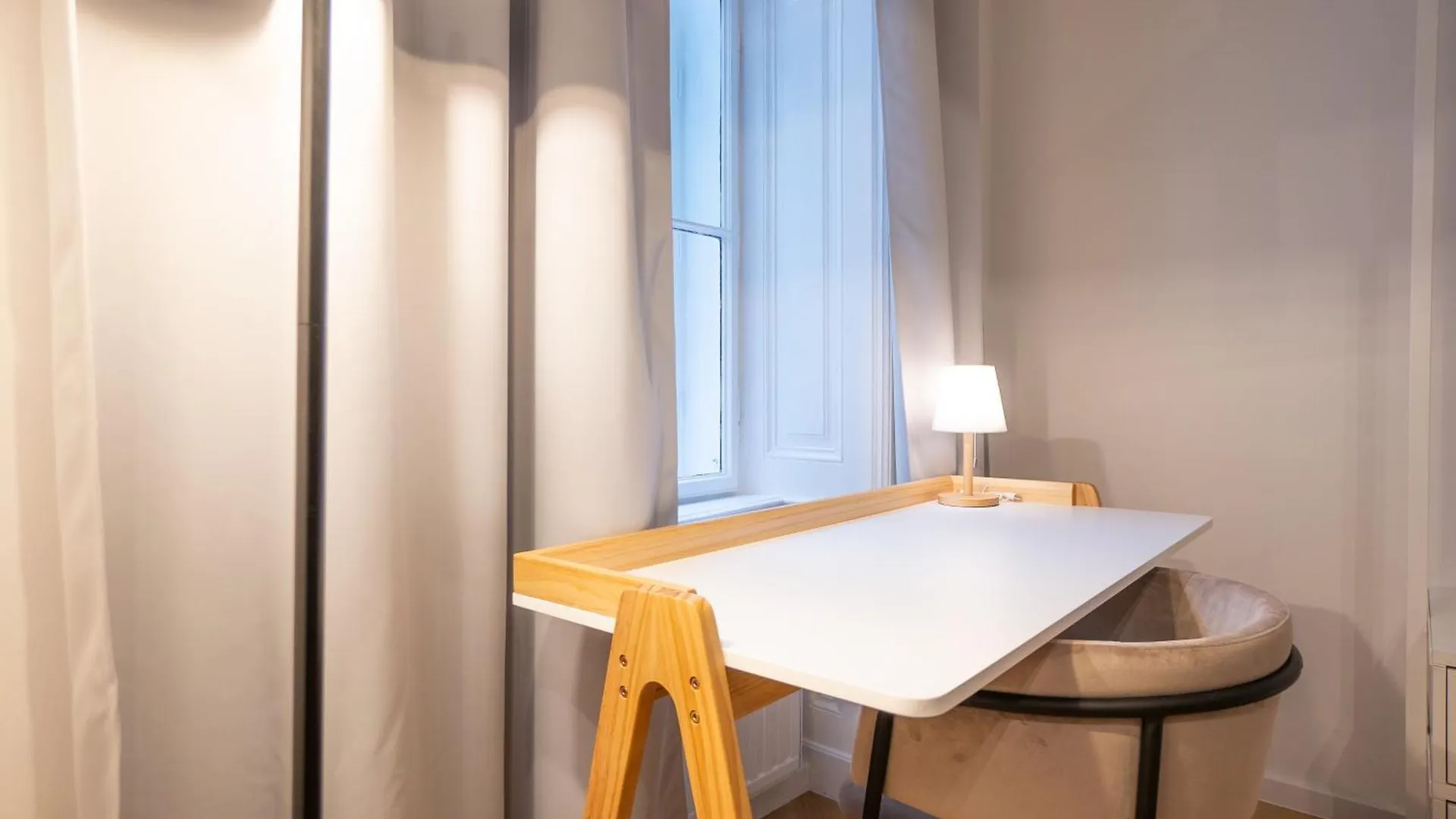 Spacious 110М2 Flat In The City Center Wien 0*,