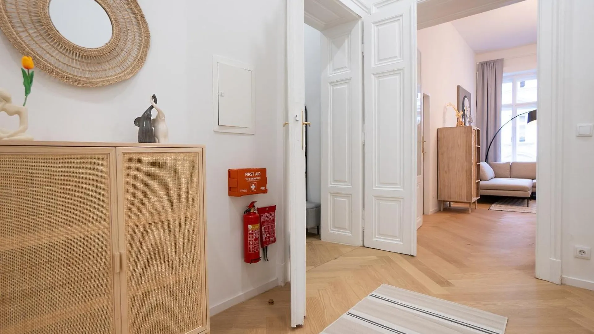 Spacious 110М2 Flat In The City Center Wien Apartment