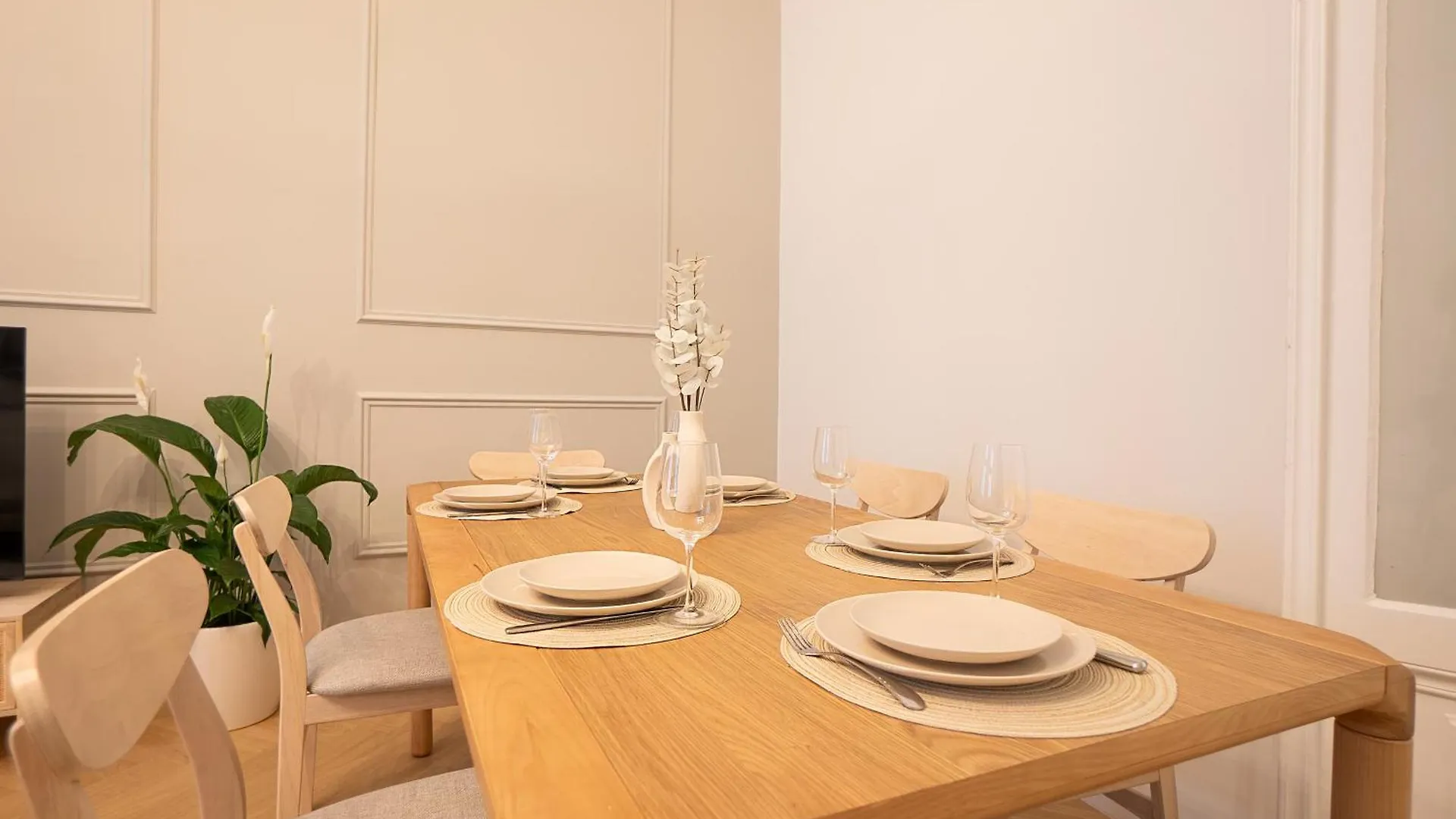 Spacious 110М2 Flat In The City Center Wien
