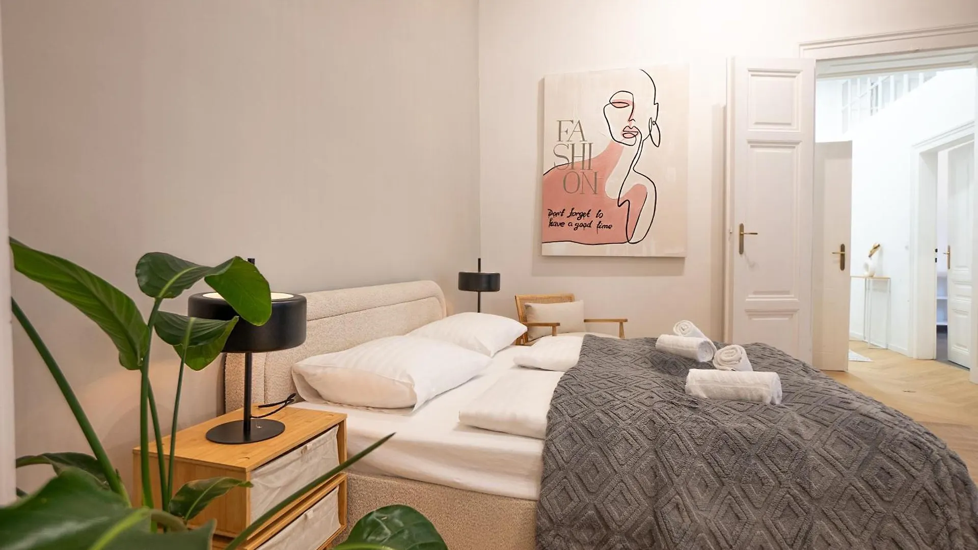 Spacious 110М2 Flat In The City Center Wien